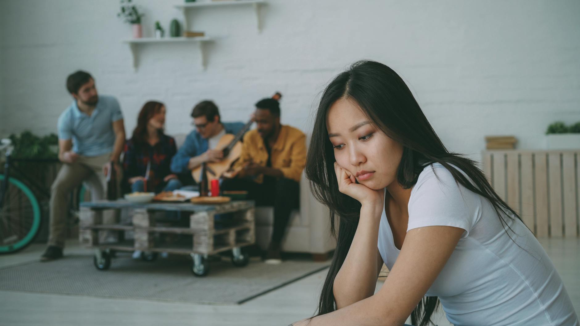 Anxiété sociale et timidité : comment les surmonter enfin