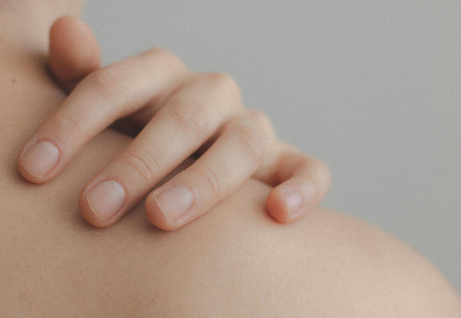 Contracture du trapèze : causes, symptômes et solutions