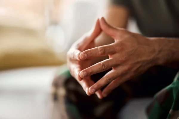Syndrome de stress post-traumatique (TSPT) : symptômes, causes et traitements